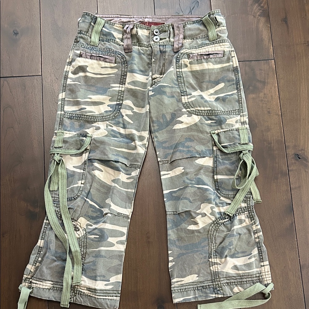 Miss Me Womens Small Crop Camouflage Cargo Pants